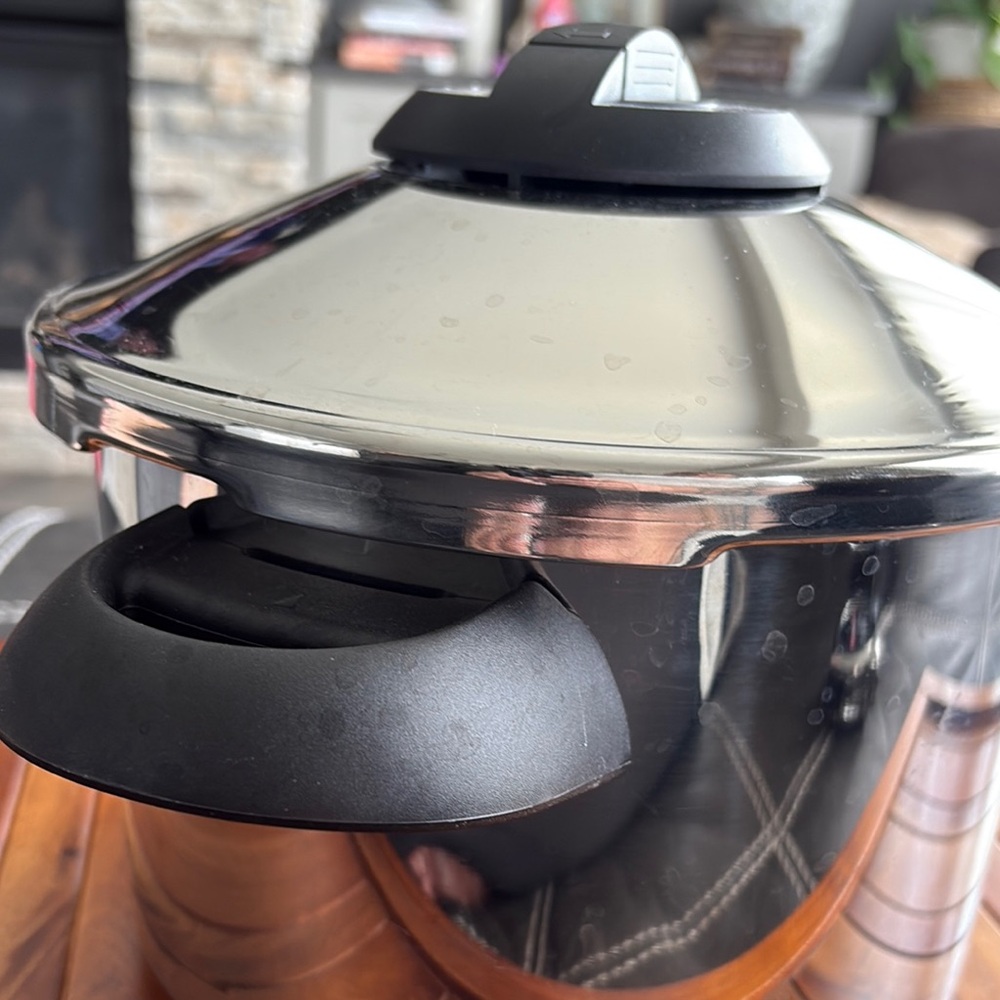 Kuhn Rikon Duromatic 5.0L Pressure Cooker - Picture 4 of 7